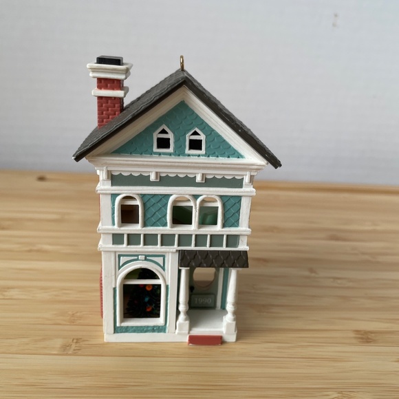 Lot 4 Hallmark Ornaments Nostalgic Houses & Shops 1988-91 NO boxes - Picture 8 of 12